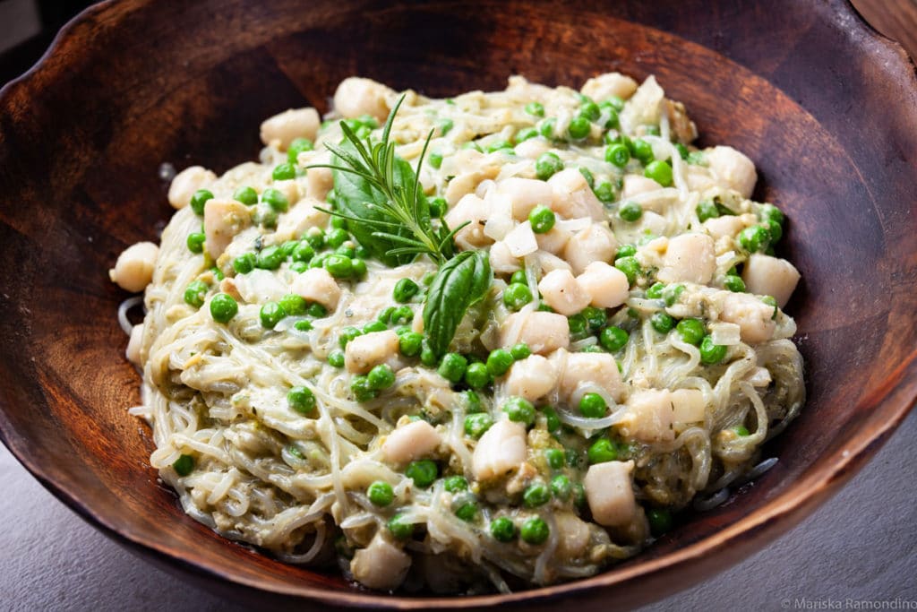 SHIRATAKI PASTA WITH SCALLOPS AND PEAS