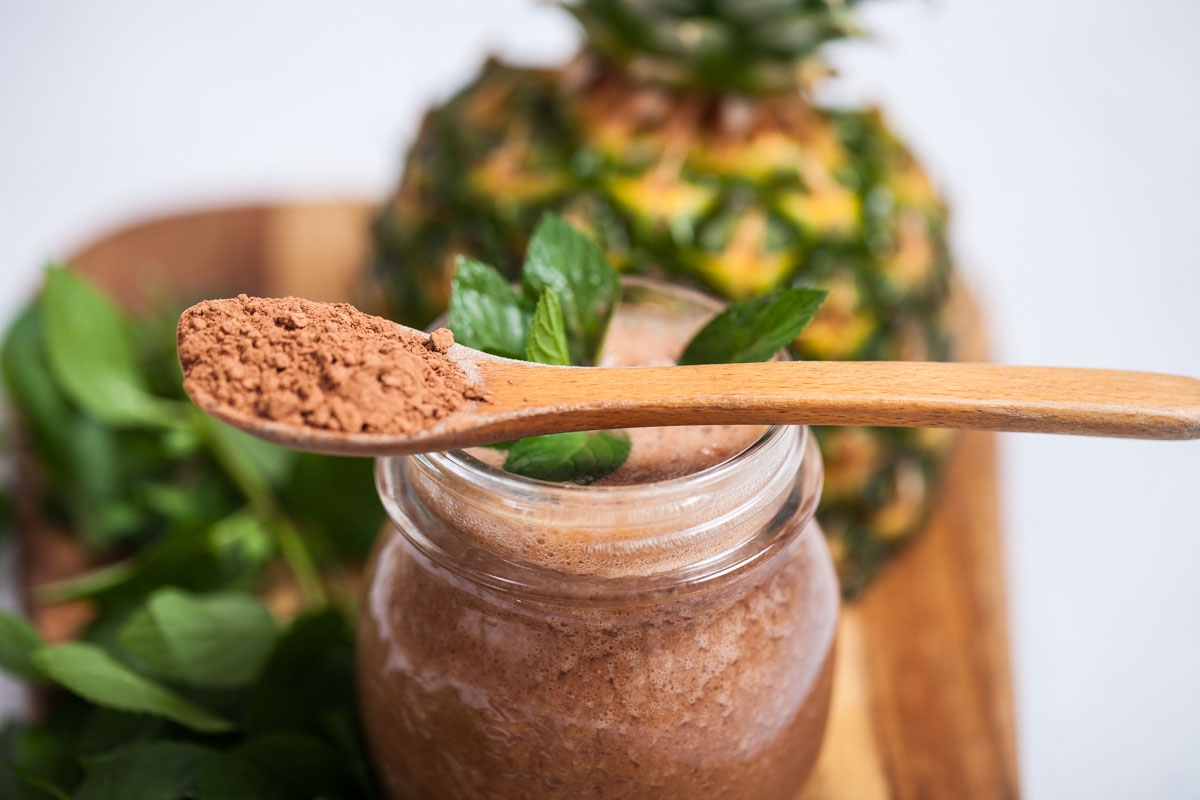 CREATIVE ENERGY-BOOSTING COLLAGEN AND COCOA SMOOTHIES