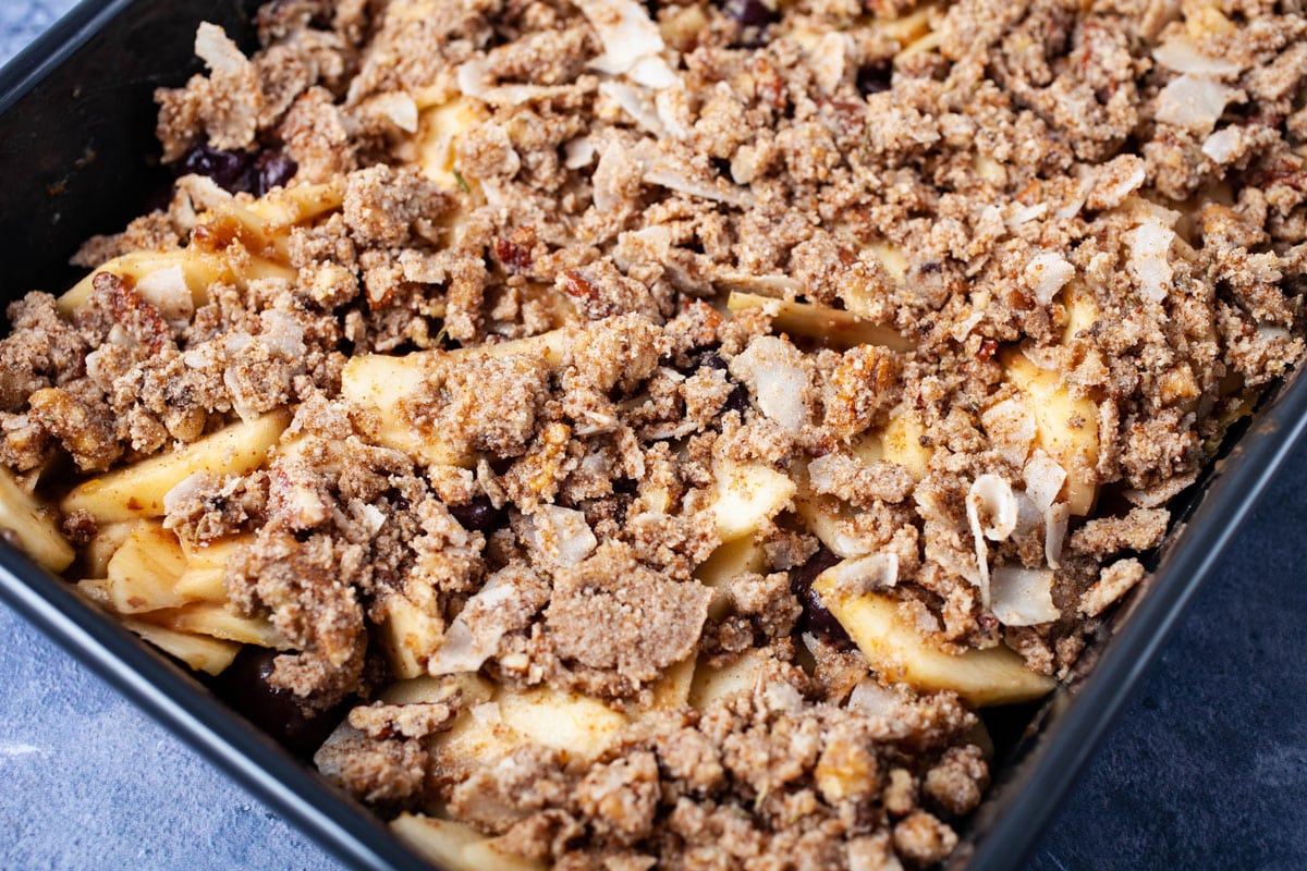 An no oats apple crumble mixture arranged in a baking pan.