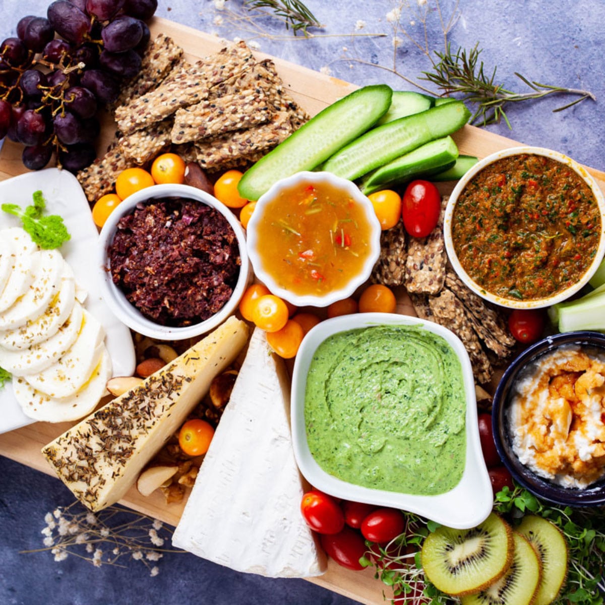 Mediterranean platter (with 7 easy recipes)
