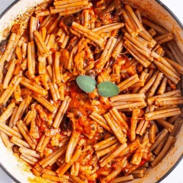 One pot with mushroom mozzarella pasta.
